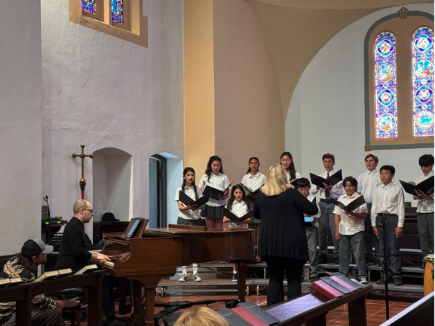 The Middle School Choir, directed by Dr. Catherine Micu and assistant-directed by Bella Combs (‘25), Ryan Zhu (‘25), and Lisa Pan (‘26),  performed “Bella Ciao” arranged by Jerry Estes.
